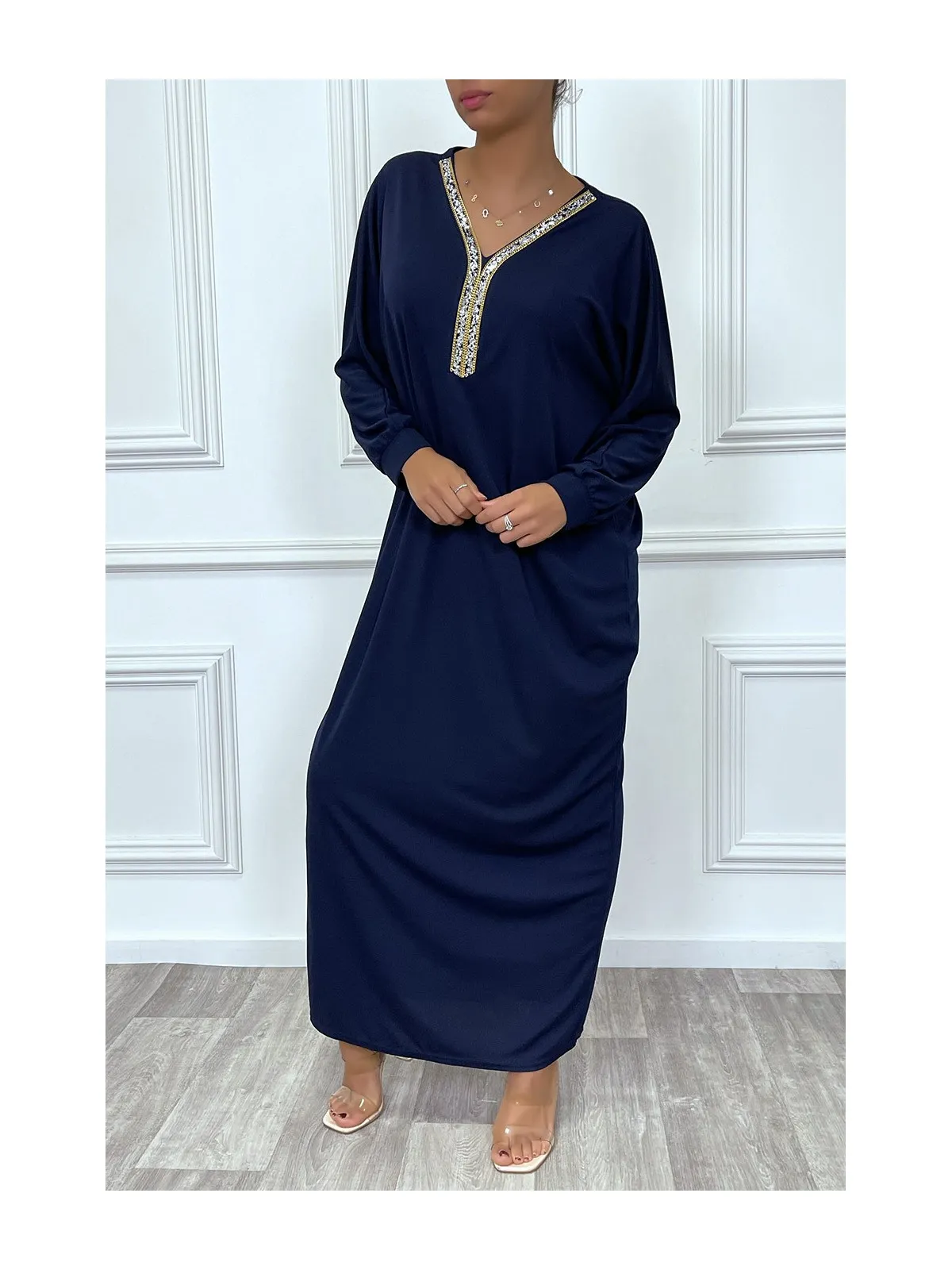Abaya marine à encolure de strass et manches longues