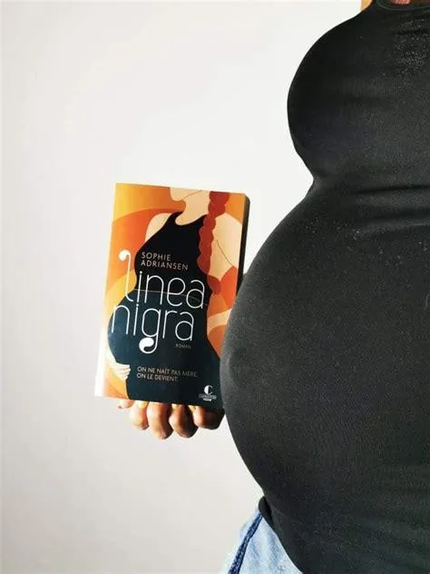 Linea Nigra “On ne naît pas mère, on le devient.” par Sophie Adriansen