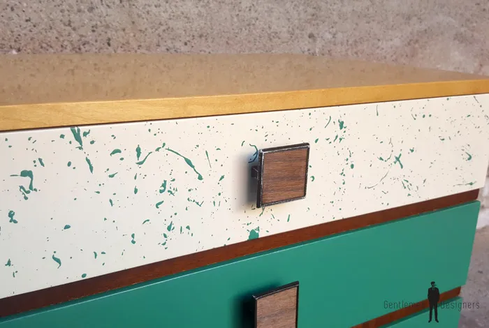 Paire de chevets vintage effet vert tacheté et bois clair