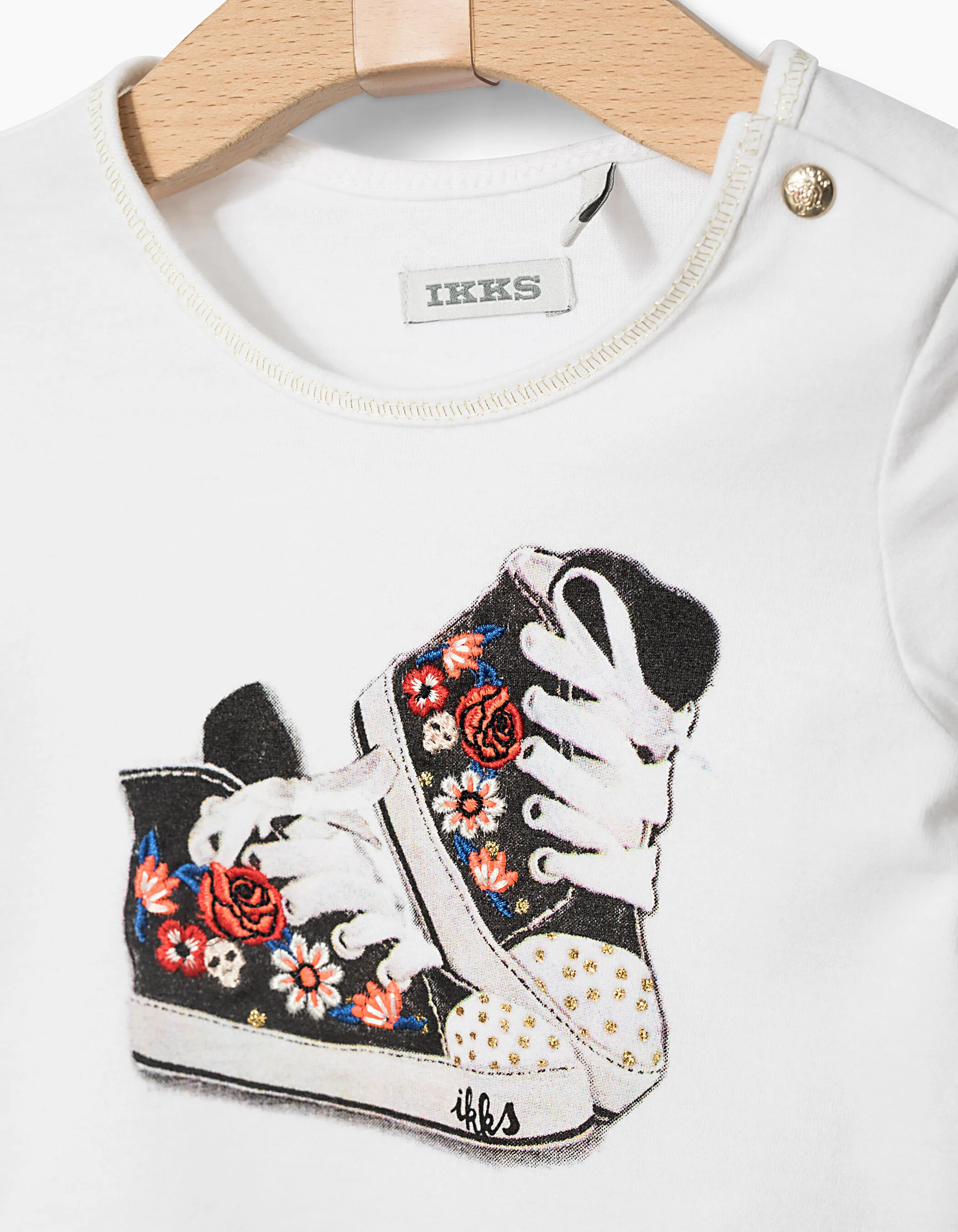 Tee-shirt blanc à visuel baskets bébé fille